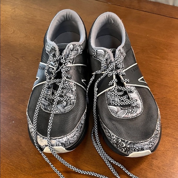 Alegria Other - TRAQ BY Alegria Men's Black and White Patterned Sneakers
